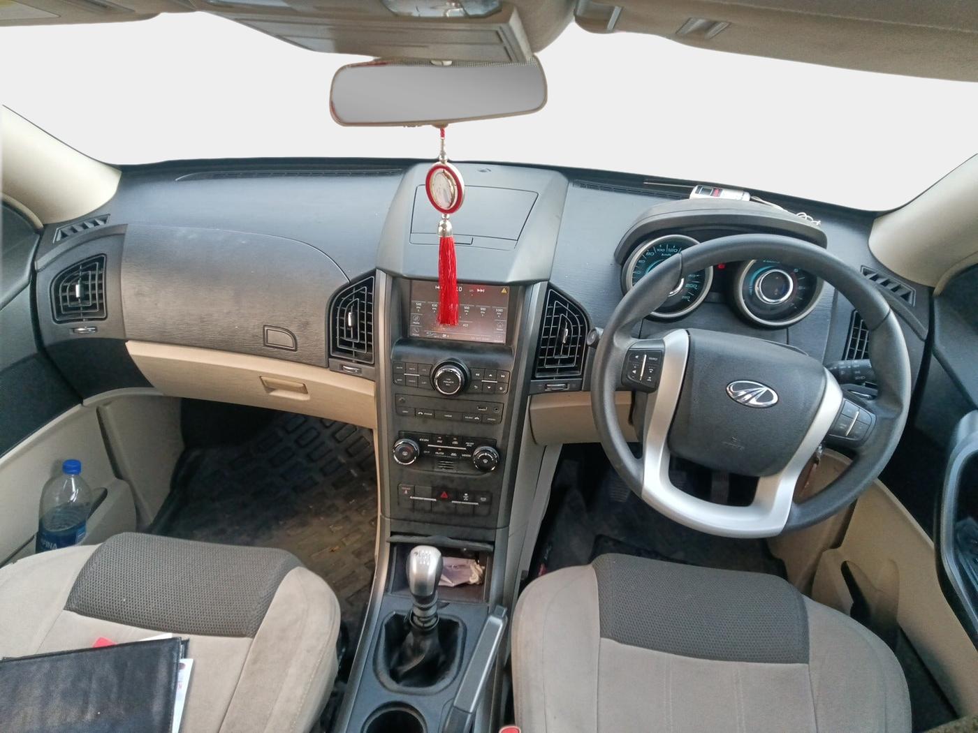 2017 Mahindra XUV500 W6, Diesel, Manual, 33,560 km, interior