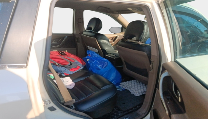 2015 Mahindra XUV500 W8, Diesel, Manual, 82,128 km, interior