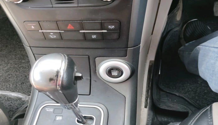 2018 Mahindra XUV500 W9 AT 1.99, Diesel, Automatic, 85,718 km, interior