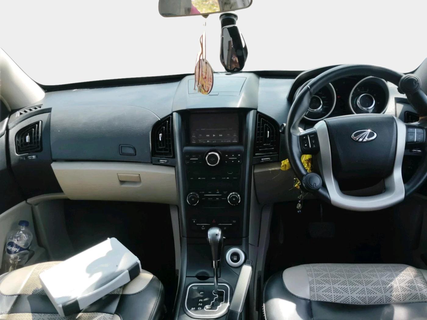 2018 Mahindra XUV500 W9 AT 1.99, Diesel, Automatic, 85,718 km, interior