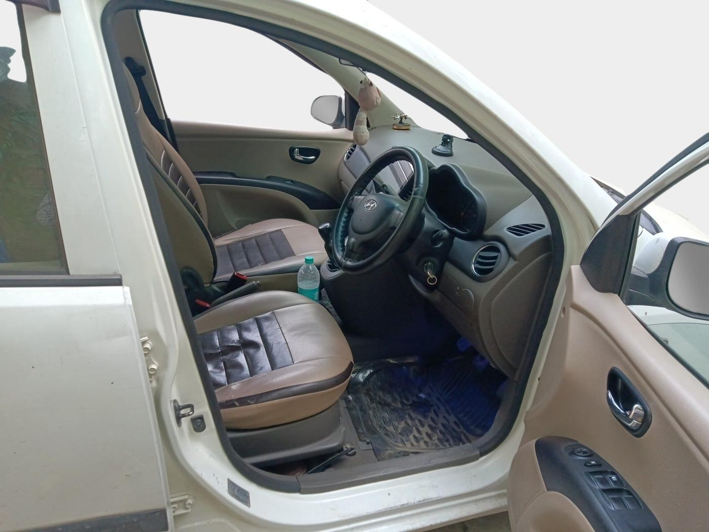 2012 Hyundai i10 MAGNA 1.2, Petrol, Manual, 1,16,200 km, interior