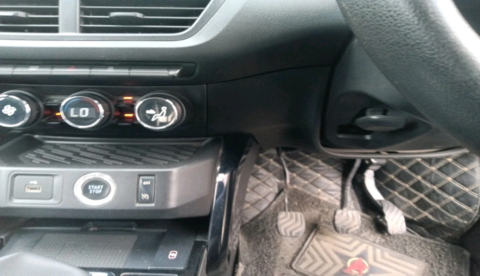 2022 Renault Kiger RXZ TURBO MT, Petrol, Manual, 24,766 km, interior