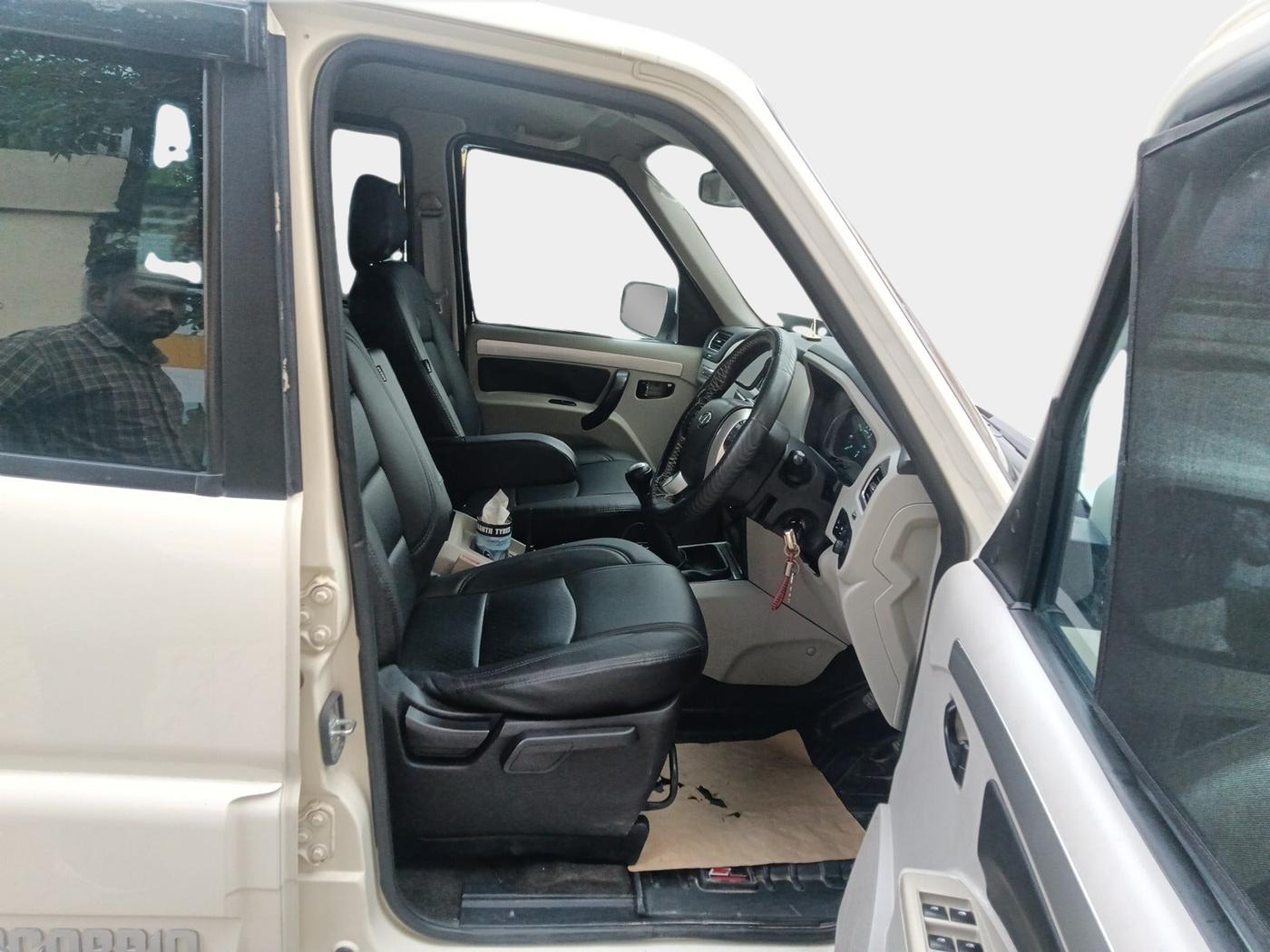 2016 Mahindra Scorpio S10 1.99, Diesel, Manual, 91,937 km, interior