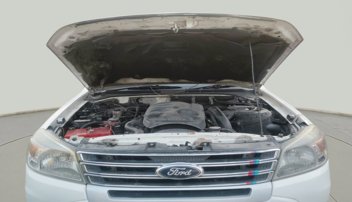 2012 Ford Endeavour 2.5L 4X2 MT, Diesel, Manual, 1,40,347 km, exterior