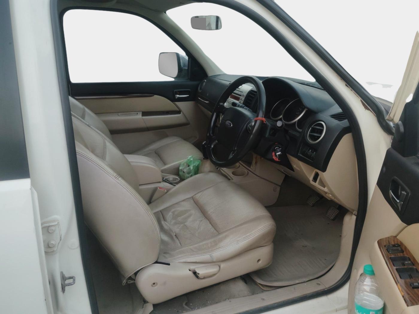 2012 Ford Endeavour 2.5L 4X2 MT, Diesel, Manual, 1,40,347 km, interior