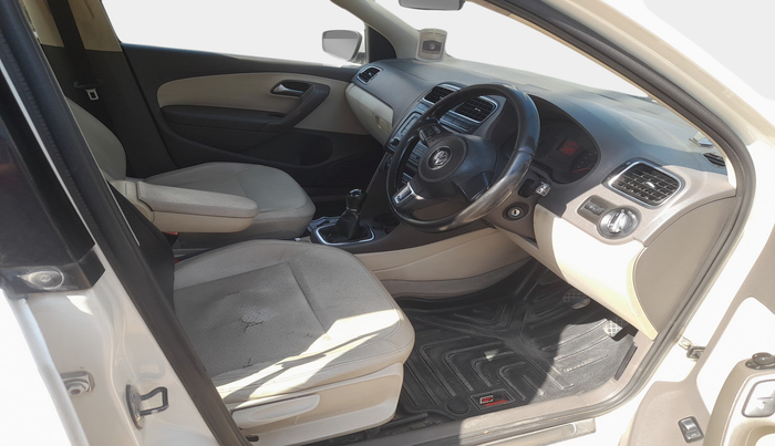 2014 Volkswagen Vento HIGHLINE DIESEL 1.6, Diesel, Manual, 2,39,302 km, interior