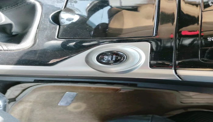 2018 Mahindra XUV500 W9, Diesel, Manual, 50,506 km, interior