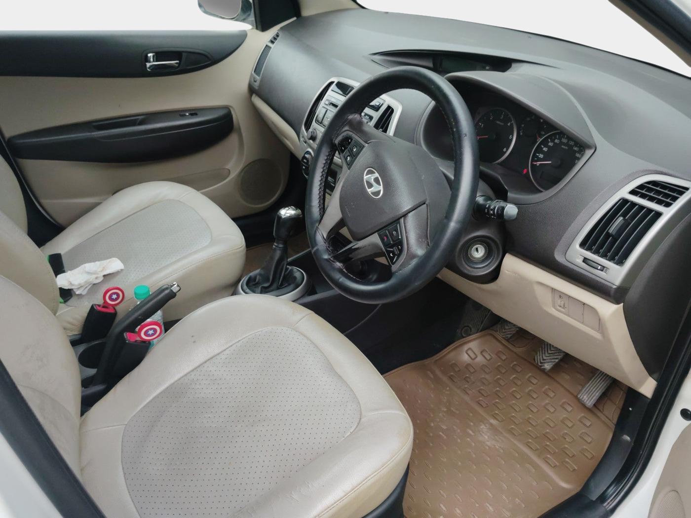 2013 Hyundai i20 SPORTZ 1.4 CRDI, Diesel, Manual, 1,37,917 km, interior