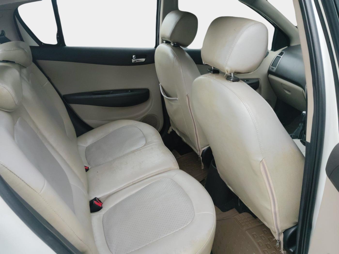 2013 Hyundai i20 SPORTZ 1.4 CRDI, Diesel, Manual, 1,37,917 km, interior