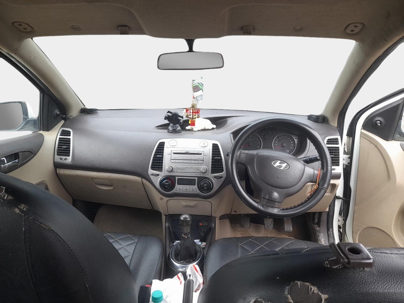 2010 Hyundai i20 MAGNA 1.2, Petrol, Manual, 1,07,700 km, interior
