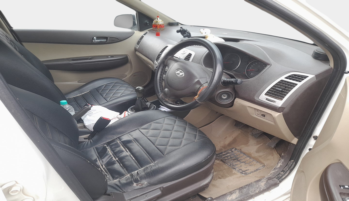 2010 Hyundai i20 MAGNA 1.2, Petrol, Manual, 1,07,700 km, interior