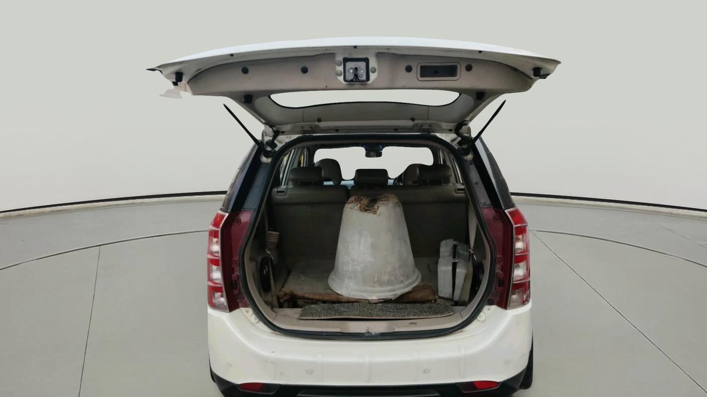 2017 Mahindra XUV500 W10, Diesel, Manual, 1,48,410 km, exterior