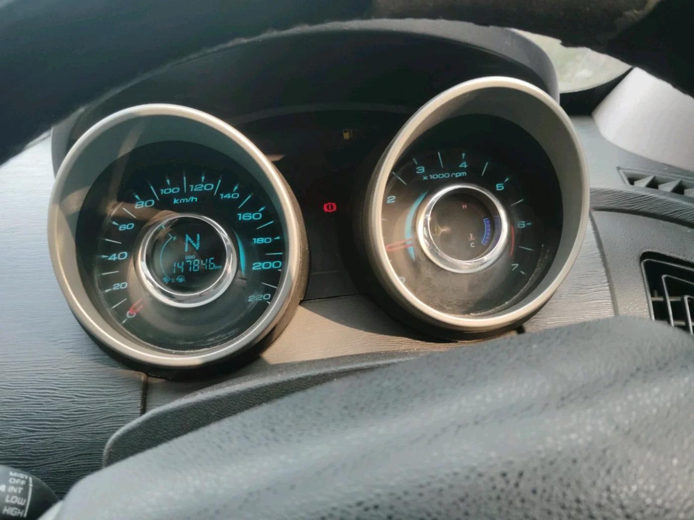 2017 Mahindra XUV500 W10, Diesel, Manual, 1,48,410 km, interior