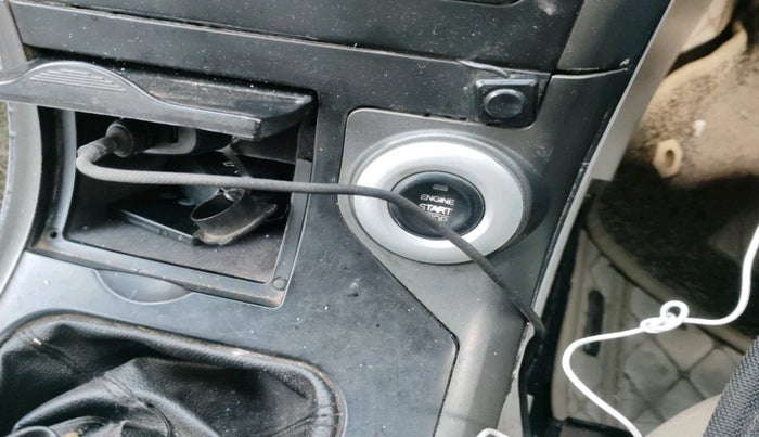 2017 Mahindra XUV500 W10, Diesel, Manual, 1,47,846 km, interior