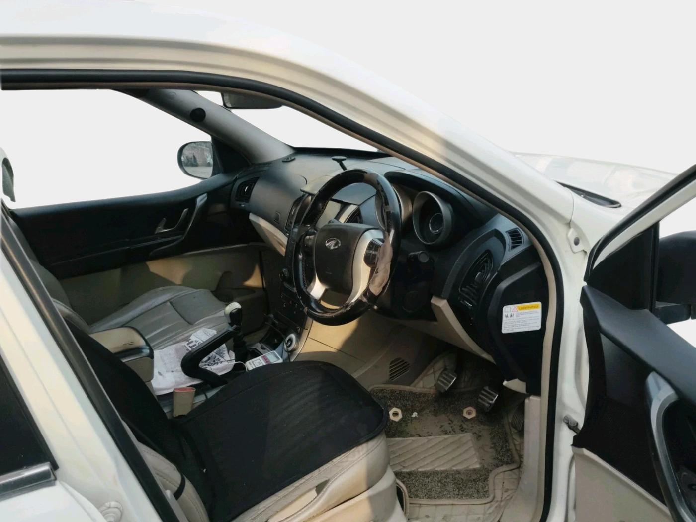 2017 Mahindra XUV500 W10, Diesel, Manual, 1,48,410 km, interior