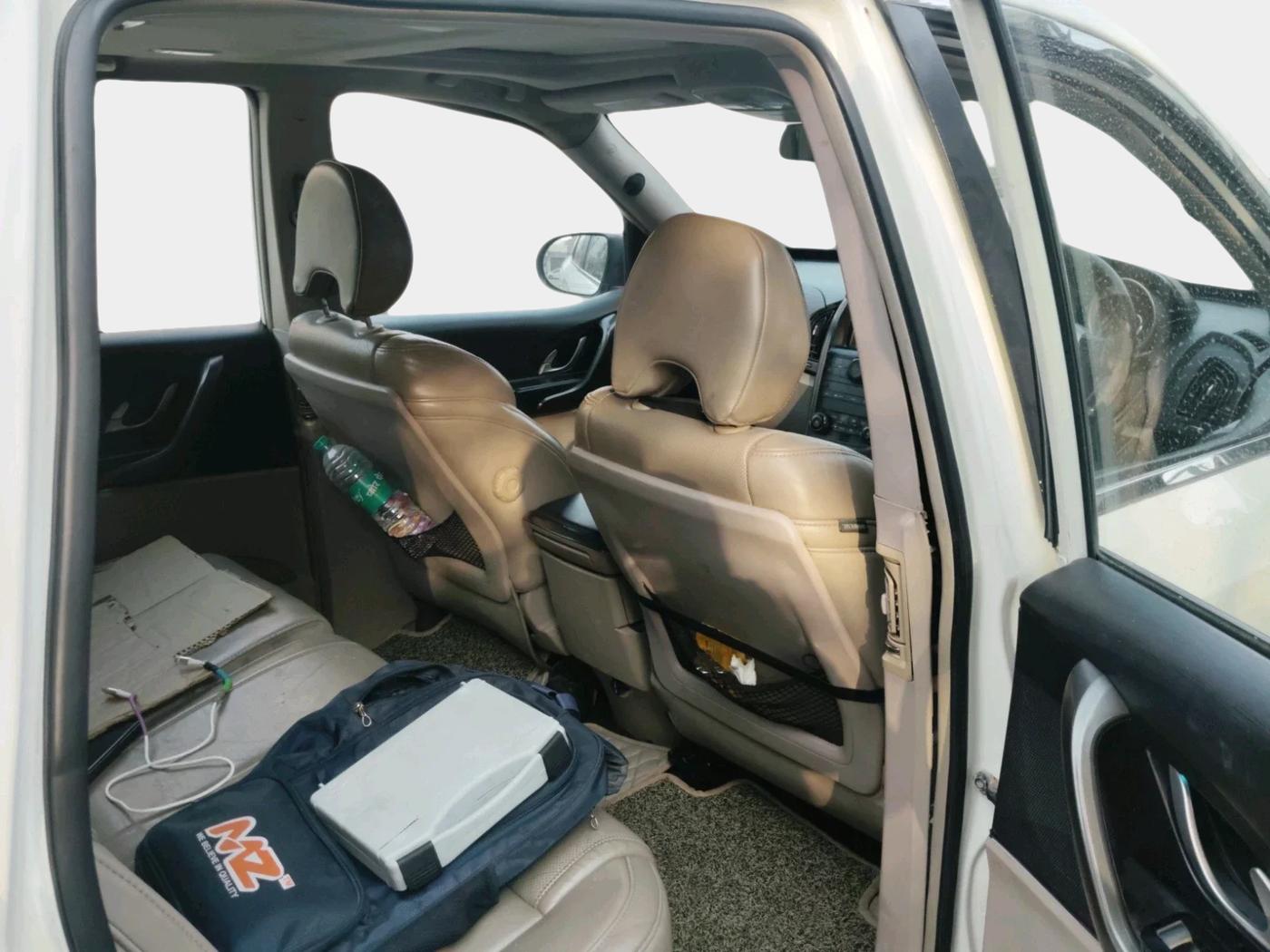2017 Mahindra XUV500 W10, Diesel, Manual, 1,48,410 km, interior
