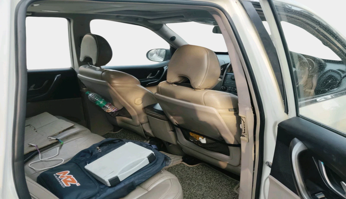 2017 Mahindra XUV500 W10, Diesel, Manual, 1,47,846 km, interior