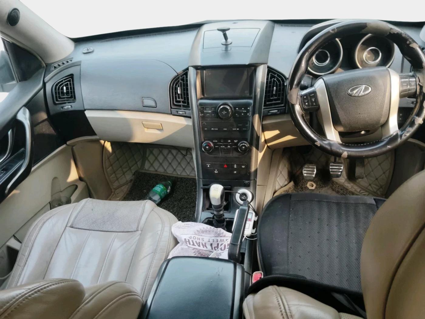 2017 Mahindra XUV500 W10, Diesel, Manual, 1,48,410 km, interior