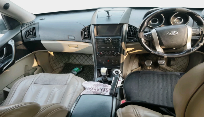 2017 Mahindra XUV500 W10, Diesel, Manual, 1,47,846 km, interior