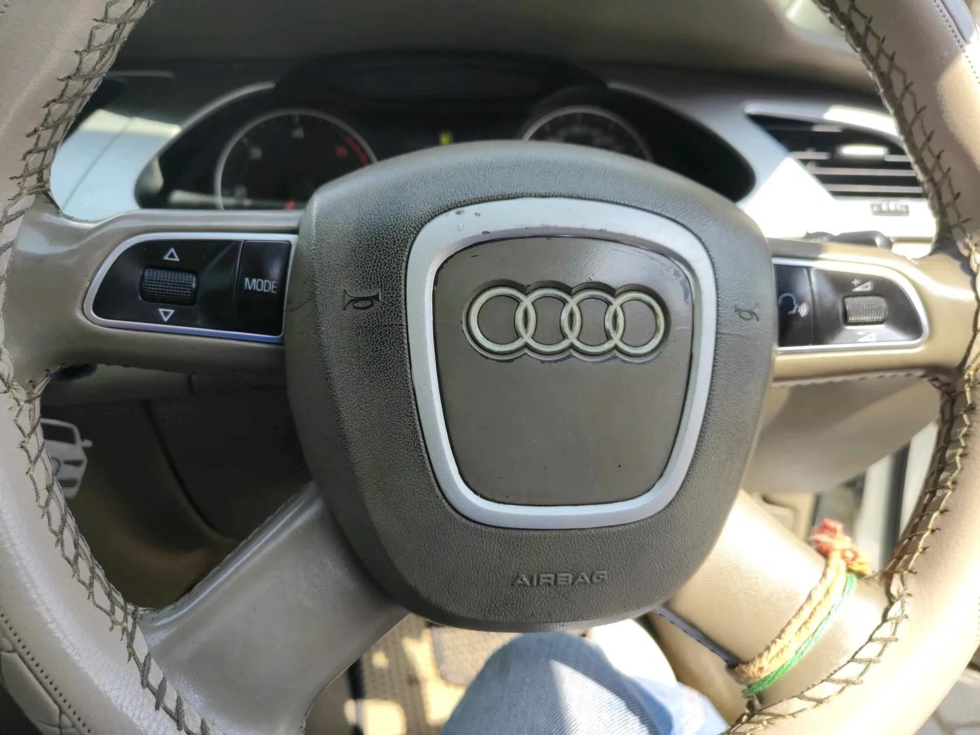 2011 Audi A4 2.0 TDI, Diesel, Automatic, 95,945 km, interior