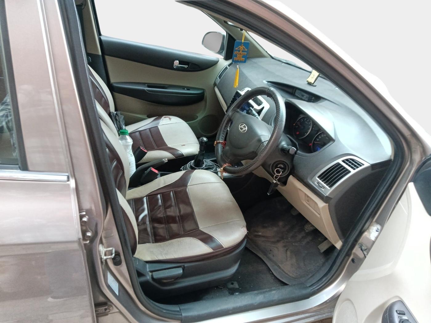 2013 Hyundai i20 MAGNA 1.2, Petrol, Manual, 94,149 km, interior