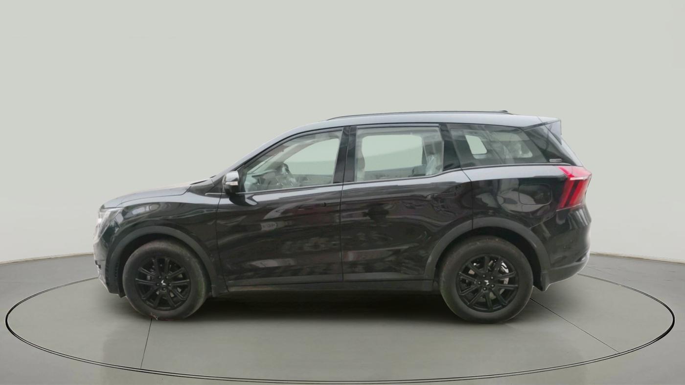 2024 Mahindra XUV700 AX 7 LUXURY P AT 7 STR, Petrol, Automatic, 11,175 km, exterior