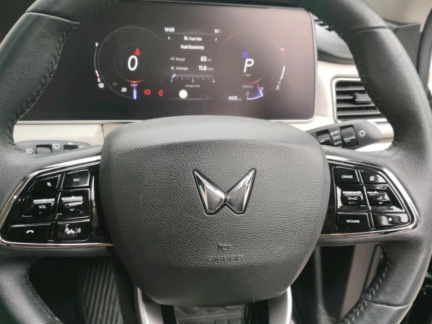 2024 Mahindra XUV700 AX 7 LUXURY P AT 7 STR, Petrol, Automatic, 11,175 km, interior