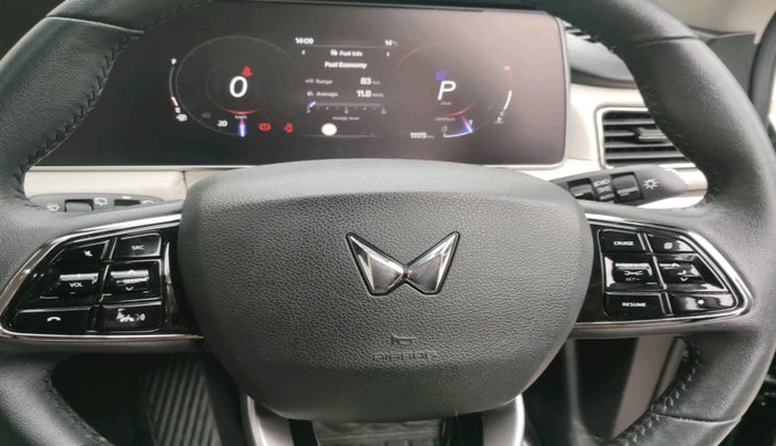 2024 Mahindra XUV700 AX 7 LUXURY P AT 7 STR, Petrol, Automatic, 11,175 km, interior