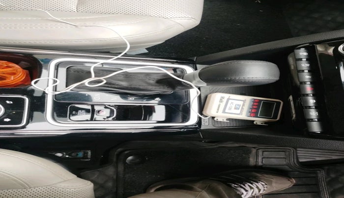 2024 Mahindra XUV700 AX 7 LUXURY P AT 7 STR, Petrol, Automatic, 11,175 km, interior