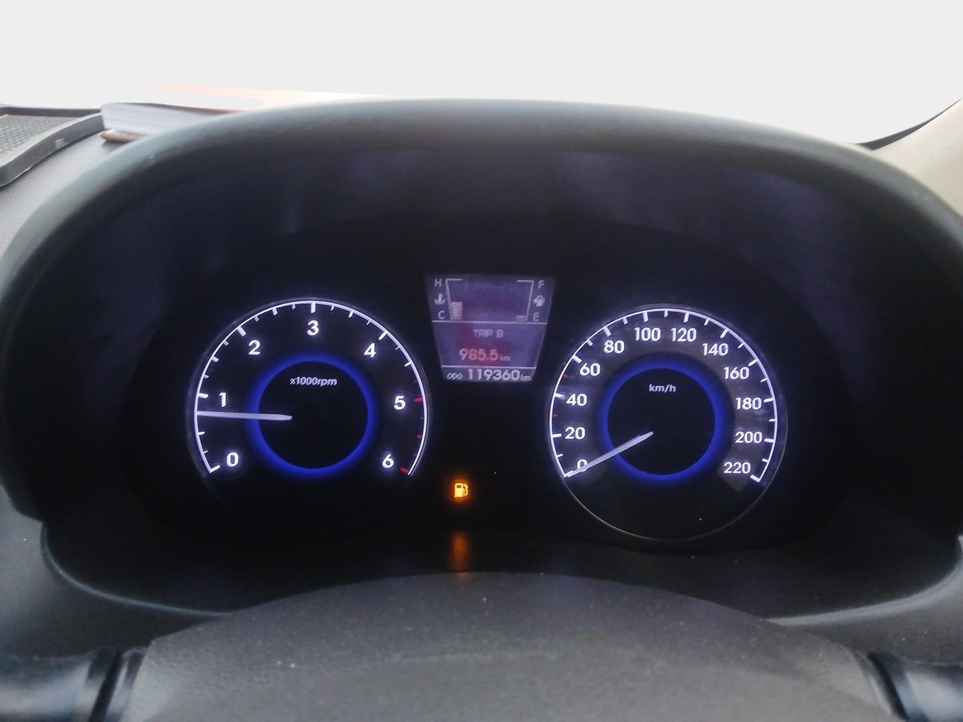 2013 Hyundai Verna FLUIDIC 1.6 CRDI SX, Diesel, Manual, 1,19,360 km, interior