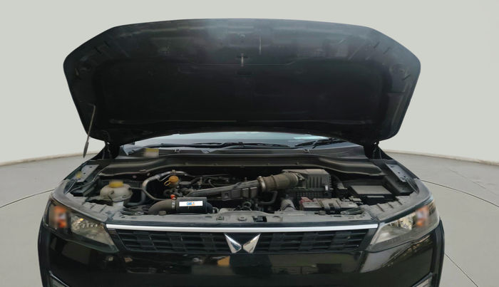 2024 Mahindra XUV300 W4 1.2 PETROL, Petrol, Manual, 13,903 km, exterior