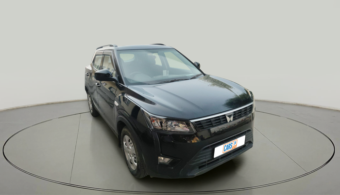 2024 Mahindra XUV300 W4 1.2 PETROL, Petrol, Manual, 13,903 km, exterior