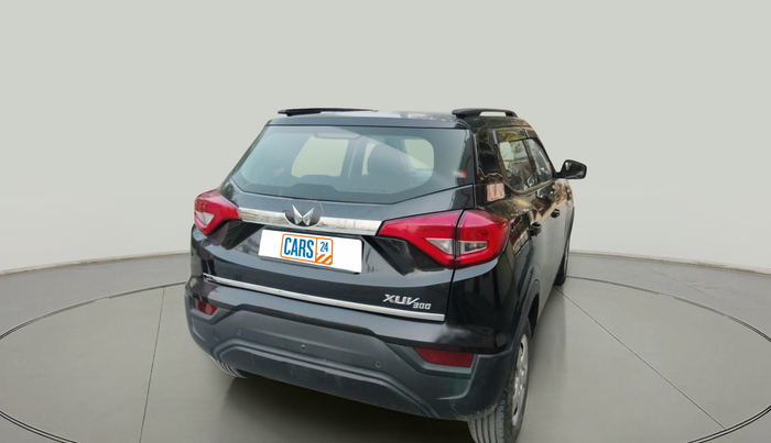 2024 Mahindra XUV300 W4 1.2 PETROL, Petrol, Manual, 13,903 km, exterior