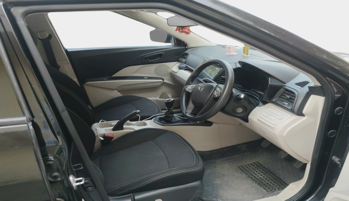 2024 Mahindra XUV300 W4 1.2 PETROL, Petrol, Manual, 13,903 km, interior