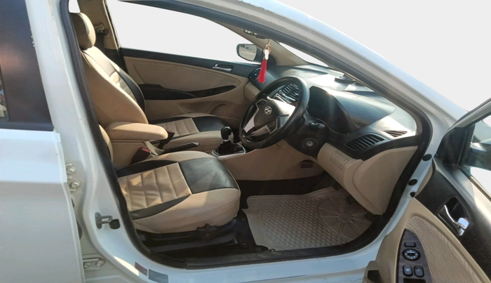 2013 Hyundai Verna FLUIDIC 1.6 CRDI SX, Diesel, Manual, 1,36,906 km, interior