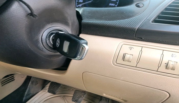 2013 Hyundai Verna FLUIDIC 1.6 CRDI SX, Diesel, Manual, 1,36,906 km, interior