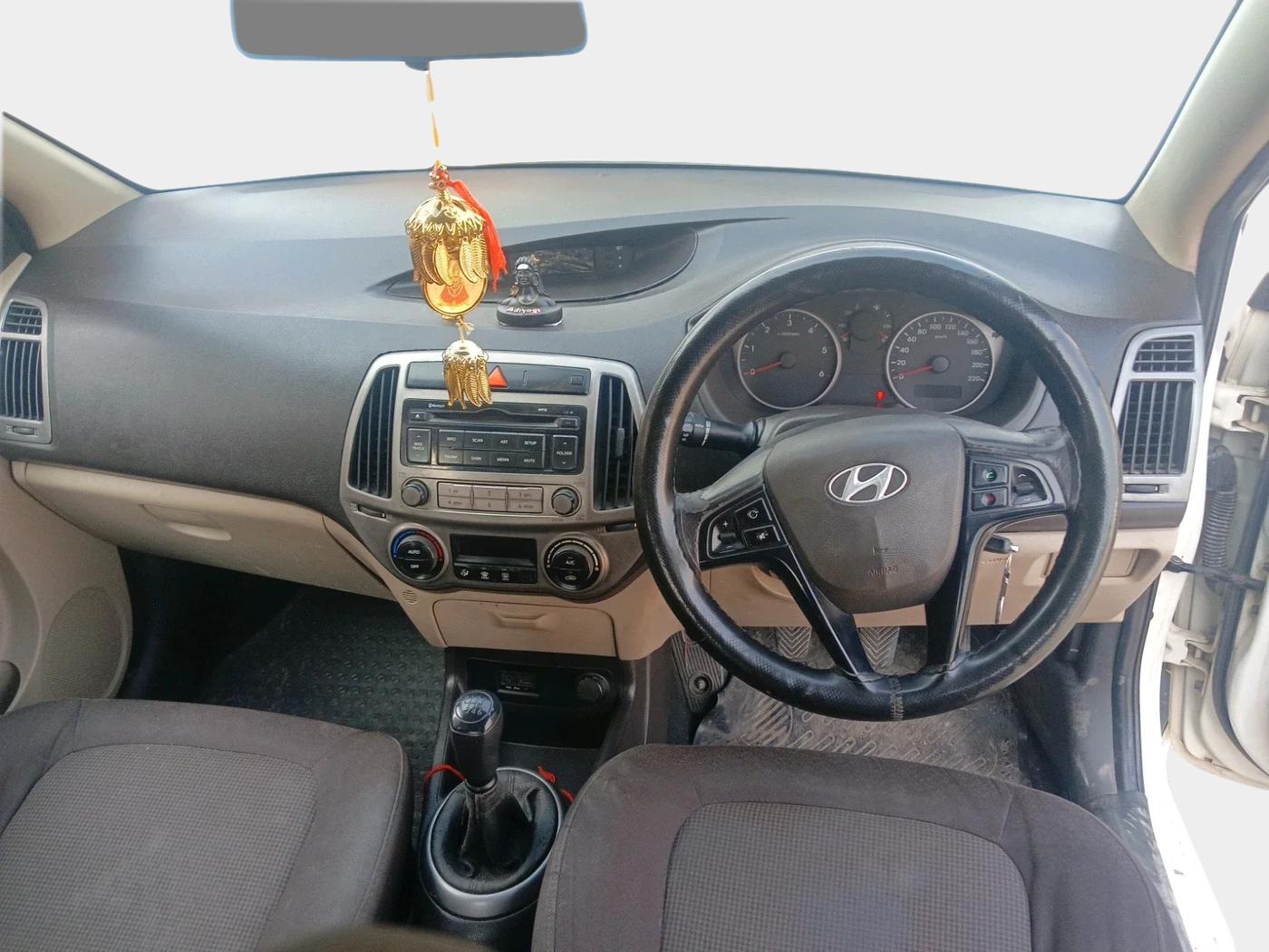 2013 Hyundai i20 SPORTZ 1.4 CRDI, Diesel, Manual, 88,765 km, interior