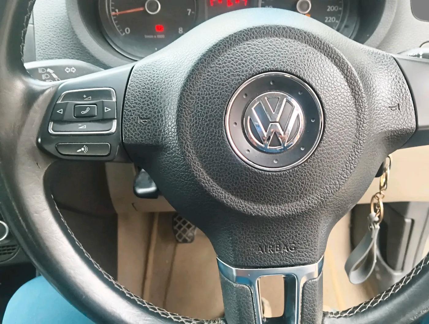 2013 Volkswagen Polo HIGHLINE1.2L, Petrol, Manual, 71,000 km, interior