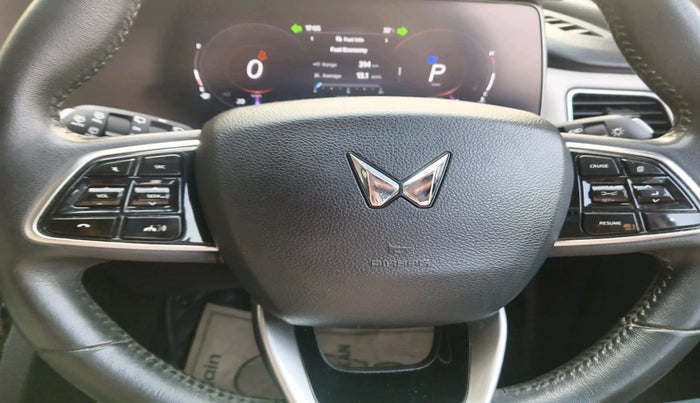 2022 Mahindra XUV700 AX 7 LUXURY D AWD AT 7 STR, Diesel, Automatic, 1,00,949 km, interior