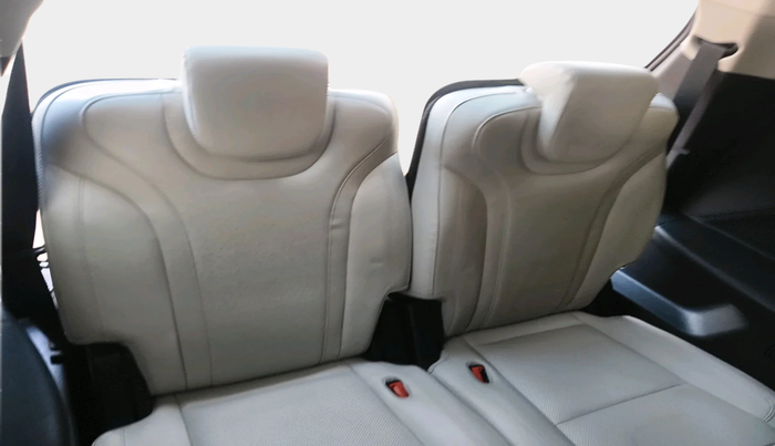 2022 Mahindra XUV700 AX 7 LUXURY D AWD AT 7 STR, Diesel, Automatic, 1,00,949 km, interior