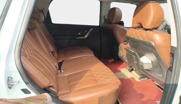 2021 Mahindra XUV500 W11, Diesel, Manual, 1,21,773 km, interior