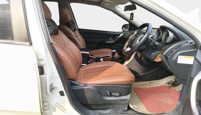 2021 Mahindra XUV500 W11, Diesel, Manual, 1,21,773 km, interior