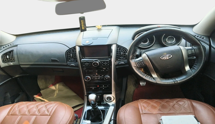 2021 Mahindra XUV500 W11, Diesel, Manual, 1,21,773 km, interior