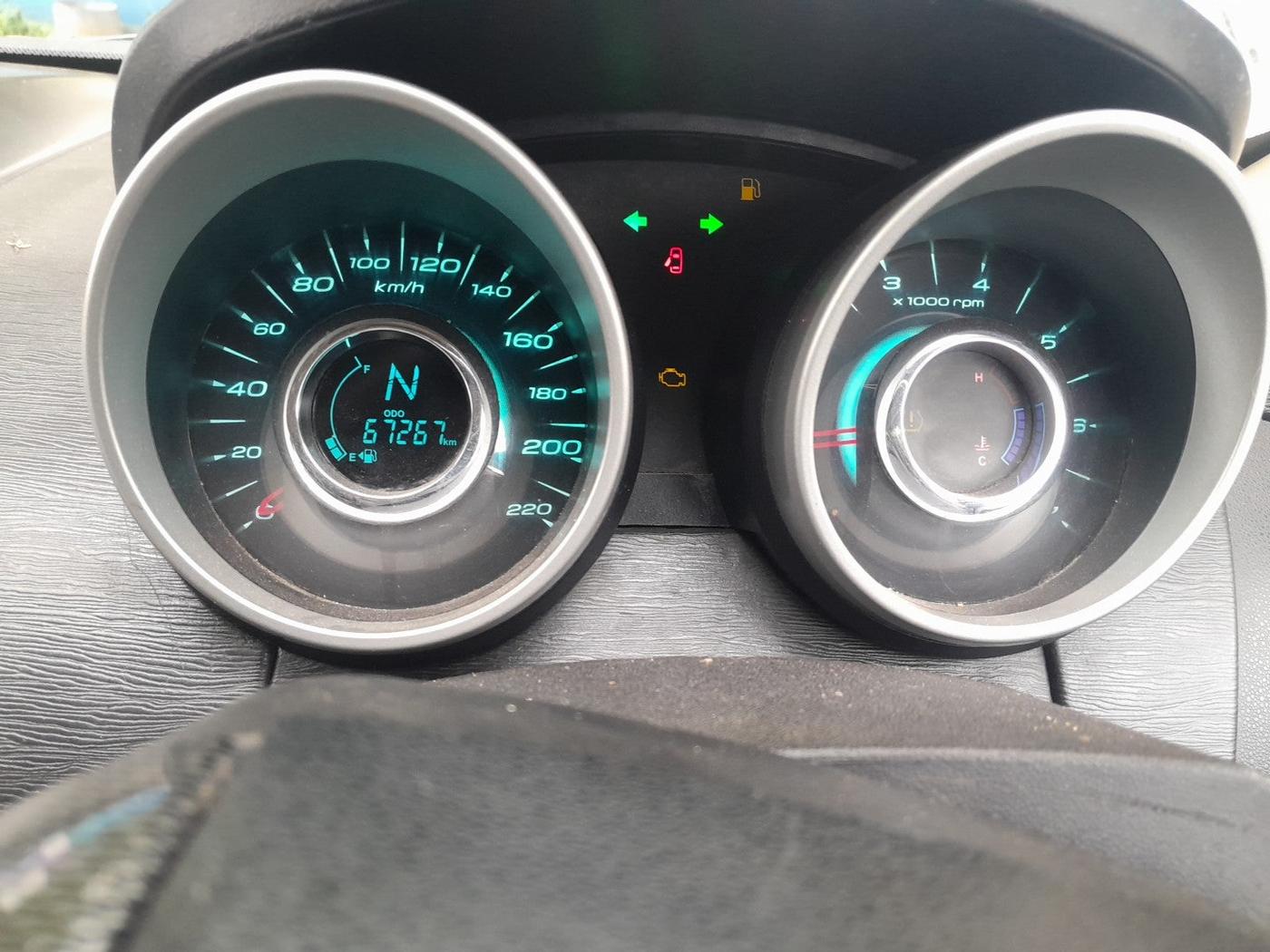 2015 Mahindra XUV500 W10 AWD, Diesel, Manual, 1,52,666 km, interior