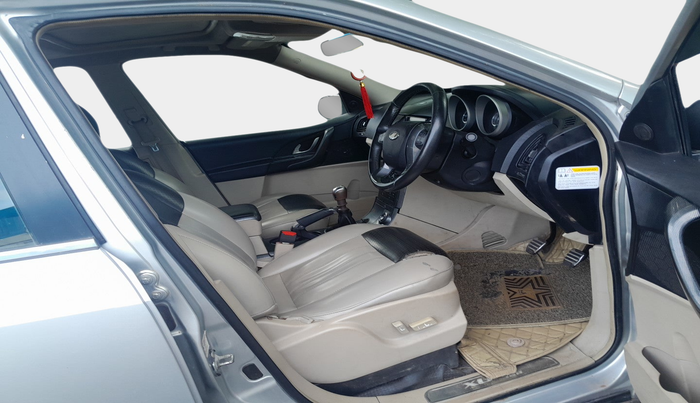2015 Mahindra XUV500 W10 AWD, Diesel, Manual, 1,52,666 km, interior