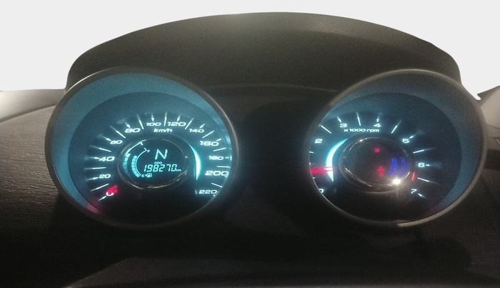 2016 Mahindra XUV500 W10, Diesel, Manual, 1,98,270 km, interior