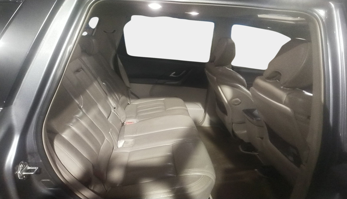 2016 Mahindra XUV500 W10, Diesel, Manual, 1,98,270 km, interior