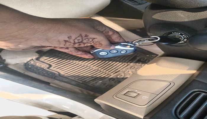 2013 Hyundai Eon ERA +, Petrol, Manual, 67,497 km, interior