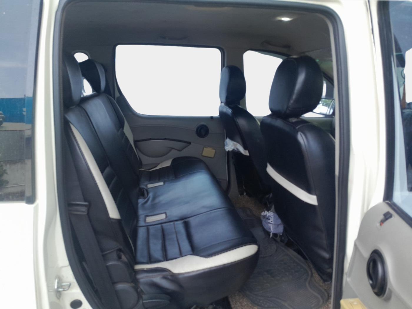 2016 Mahindra NUVOSPORT N4 PLUS, Diesel, Manual, 1,72,500 km, interior
