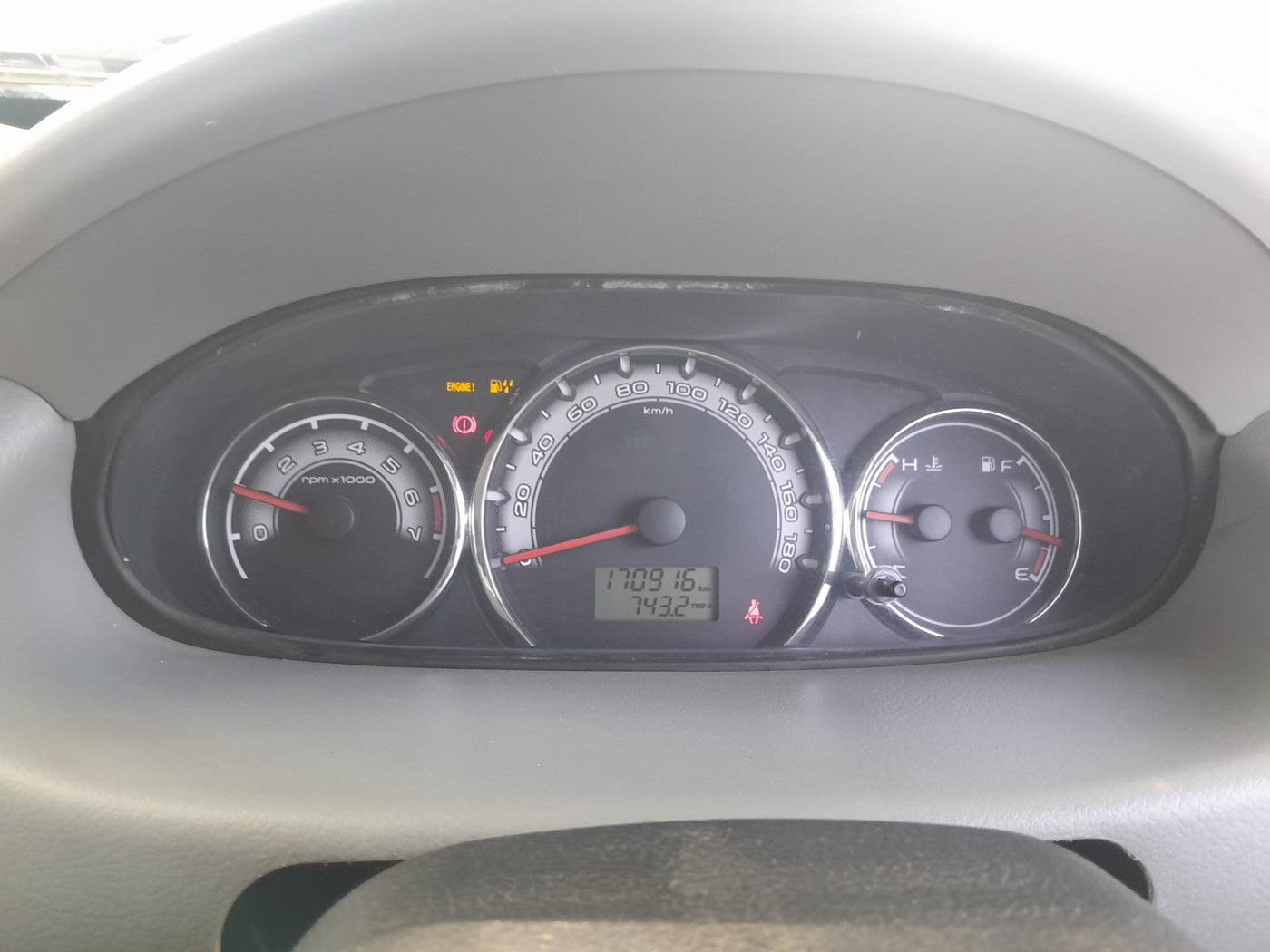 2016 Mahindra NUVOSPORT N4 PLUS, Diesel, Manual, 1,72,500 km, interior